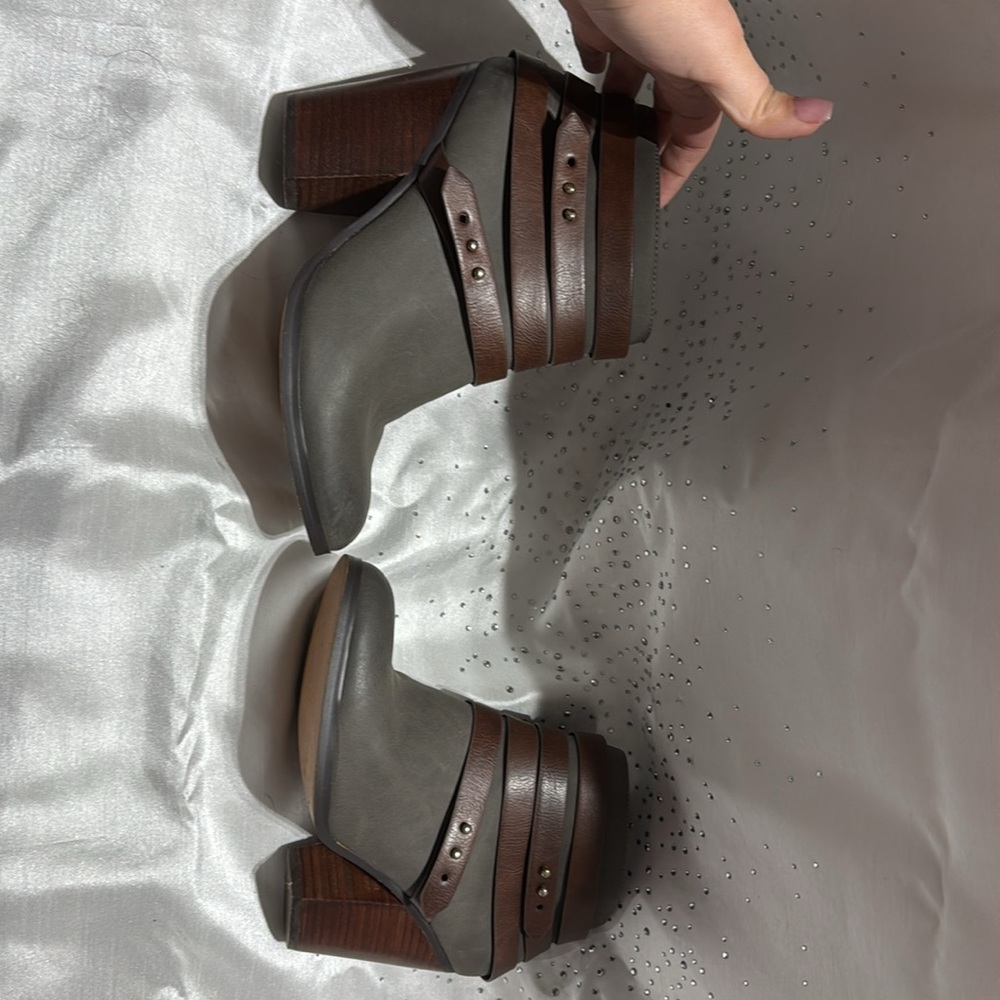 Studio Insole Booties - Picture 2 of 4